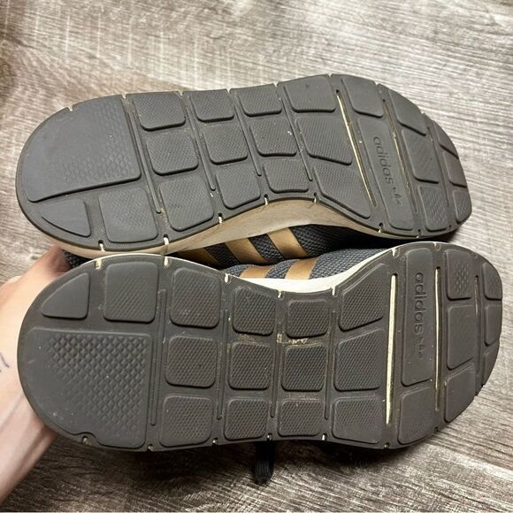 Adidas Swift Run Tennis Shoes Size 6 - Picture 8 of 9